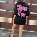 CAMISETA OVERSIZED PRETA "Jesus é o Caminho"